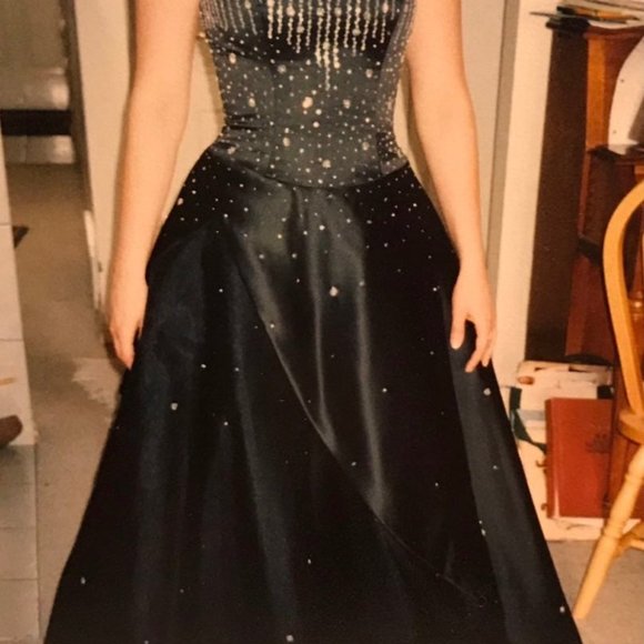 Black ball gown prom dress size 8 - Picture 4 of 4